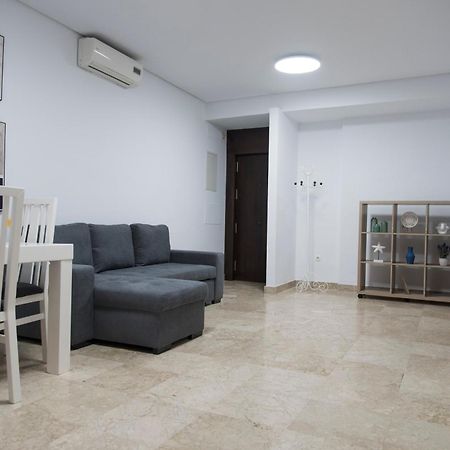 Free Parking Duplex Sevilla Bagian luar foto