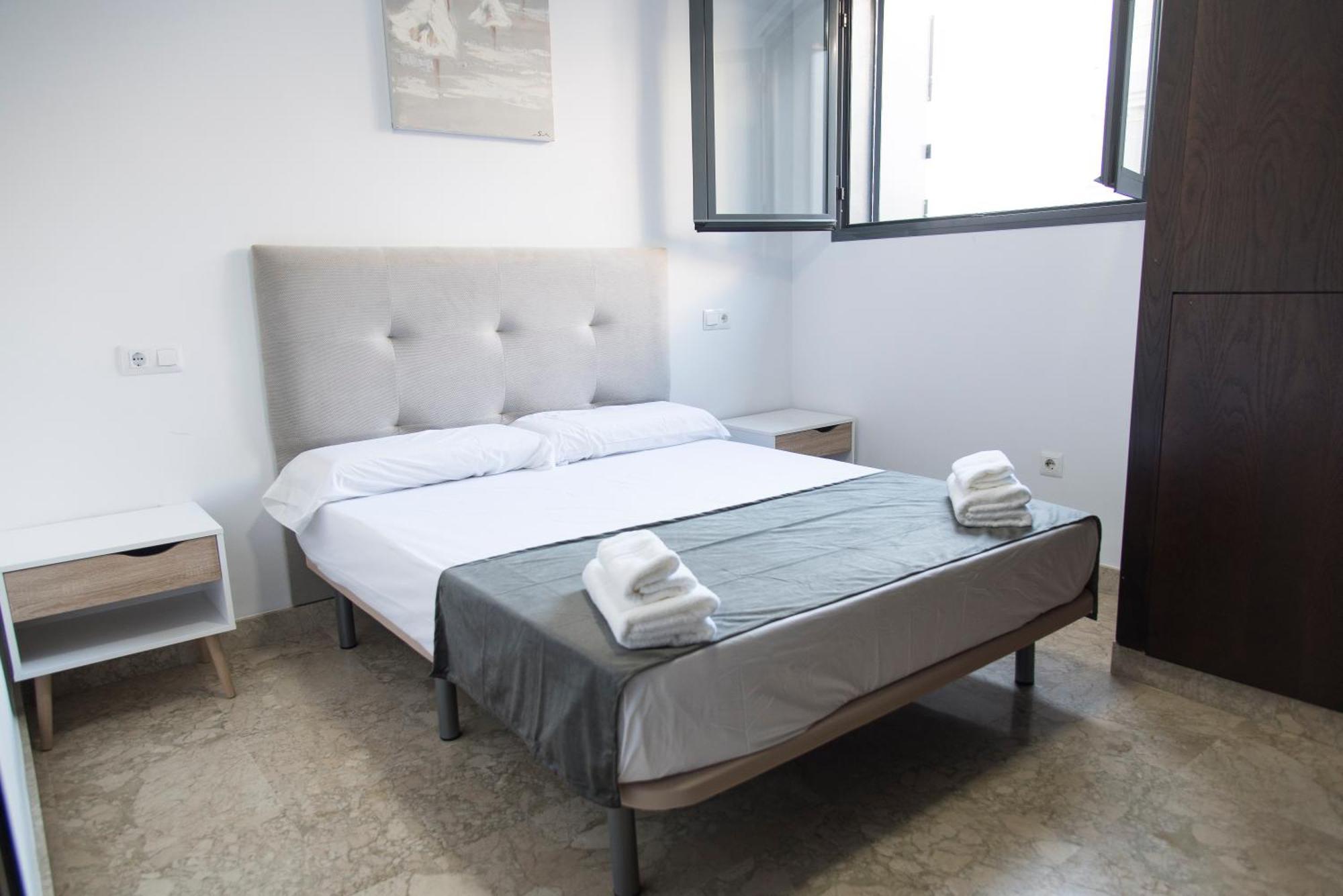 Free Parking Duplex Sevilla Bagian luar foto