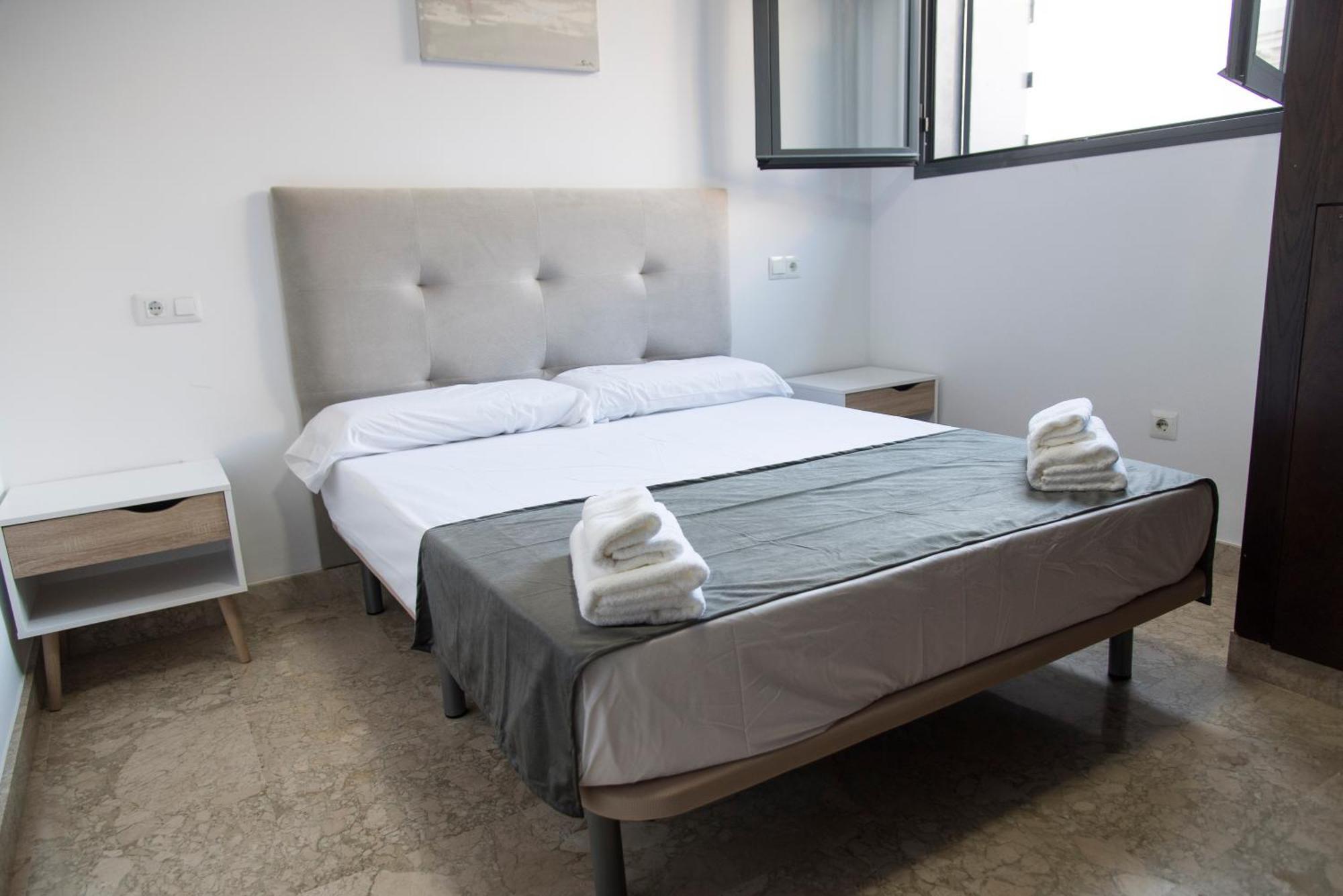 Free Parking Duplex Sevilla Bagian luar foto