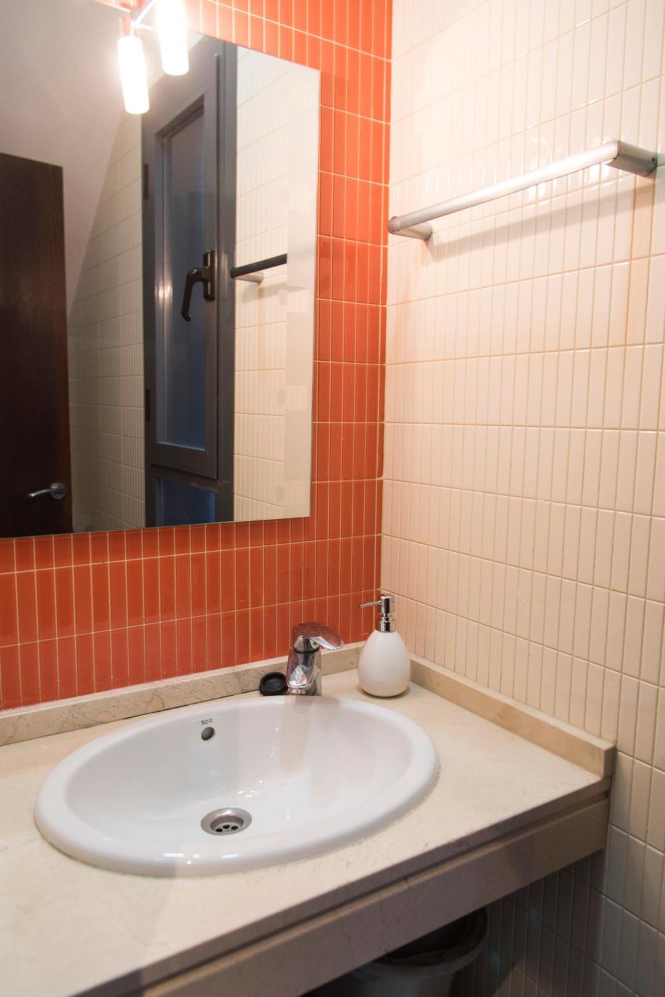 Free Parking Duplex Sevilla Bagian luar foto