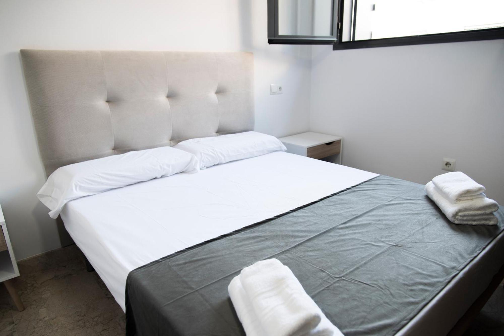 Free Parking Duplex Sevilla Bagian luar foto